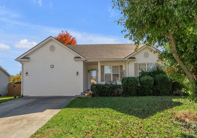 Photo 1 of Single family home for sale at 809 Thorn Trace Dr, Mount Sterling, KY 40353 | MLS# 25505718 | Listing updated on 2025-11-08