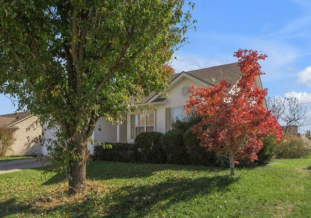 Photo 2 of Single family home for sale at 809 Thorn Trace Dr, Mount Sterling, KY 40353 | MLS# 25505718 | Listing updated on 2025-11-08