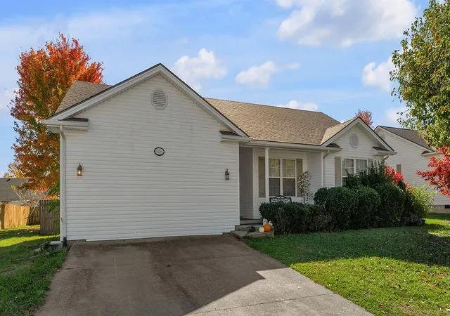 Photo 3 of Single family home for sale at 809 Thorn Trace Dr, Mount Sterling, KY 40353 | MLS# 25505718 | Listing updated on 2025-11-08