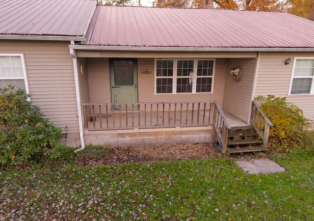 Photo 4 of Single family home for sale at 115 Maple Grove School Rd, London, KY 40744 | MLS# 25505840 | Listing updated on 2025-11-11