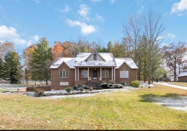 Photo 1 of Single family home for sale at 521 Water Cliff Dr, Somerset, KY 42503 | MLS# 25505913 | Listing updated on 2026-03-01