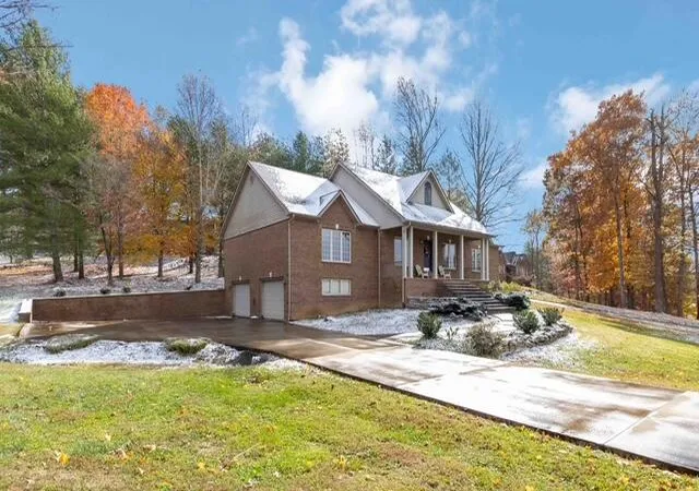 Photo 2 of Single family home for sale at 521 Water Cliff Dr, Somerset, KY 42503 | MLS# 25505913 | Listing updated on 2026-03-01