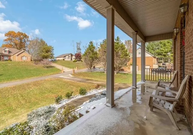 Photo 3 of Single family home for sale at 521 Water Cliff Dr, Somerset, KY 42503 | MLS# 25505913 | Listing updated on 2026-03-01