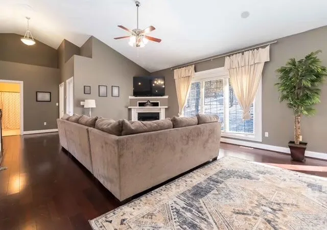 Photo 4 of Single family home for sale at 521 Water Cliff Dr, Somerset, KY 42503 | MLS# 25505913 | Listing updated on 2026-03-01