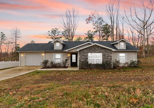 Photo 1 of Single family home for sale at 270 Hollywood Dr, Corbin, KY 40701 | MLS# 25506088 | Listing updated on 2025-12-20