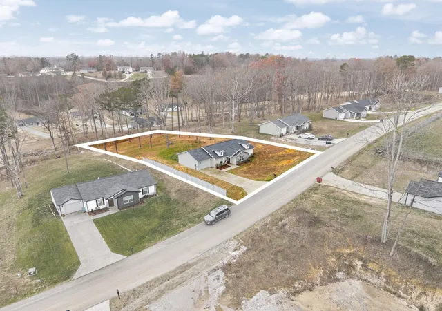 Photo 4 of Single family home for sale at 270 Hollywood Dr, Corbin, KY 40701 | MLS# 25506088 | Listing updated on 2025-12-20