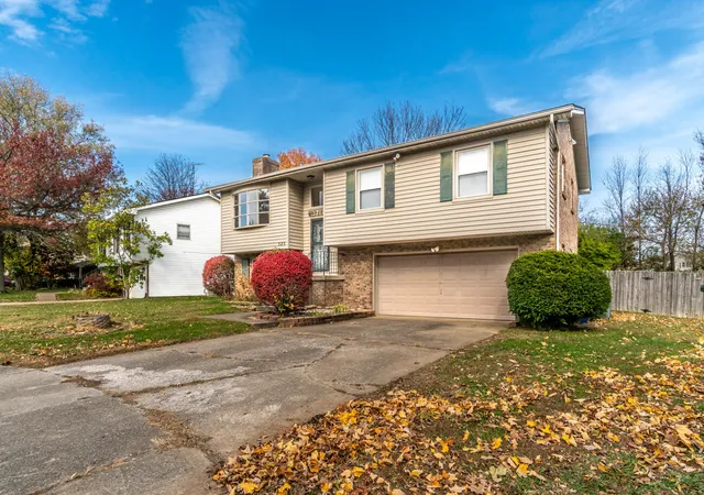 Photo 2 of Single family home for sale at 525 Collier Ct, Lexington, KY 40505 | MLS# 25506314 | Listing updated on 2025-11-17