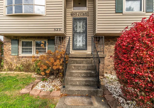 Photo 3 of Single family home for sale at 525 Collier Ct, Lexington, KY 40505 | MLS# 25506314 | Listing updated on 2025-11-17