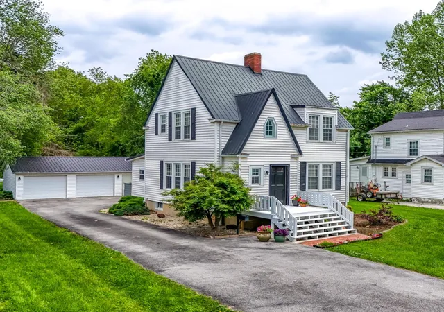 Photo 3 of Single family home for sale at 605 Prospect St, Berea, KY 40403 | MLS# 25506268 | Listing updated on 2025-11-20