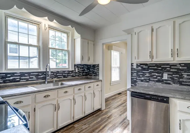 Photo 4 of Single family home for sale at 605 Prospect St, Berea, KY 40403 | MLS# 25506268 | Listing updated on 2025-11-20