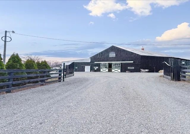 Photo 2 of Sale Pending at 1235 Jackstown Rd, Paris, KY 40361 | MLS# 25506218 | Listing updated on 2025-12-18