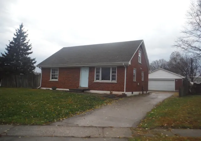 Photo 2 of Single family home for sale at 1725 Foxborough Cir, Lexington, KY 40505 | MLS# 25506417 | Listing updated on 2025-12-08
