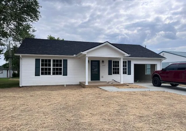 Photo 3 of Single family home for sale at 217 Mainous St, Berea, KY 40403 | MLS# 26004400 | Listing updated on 2026-08-03