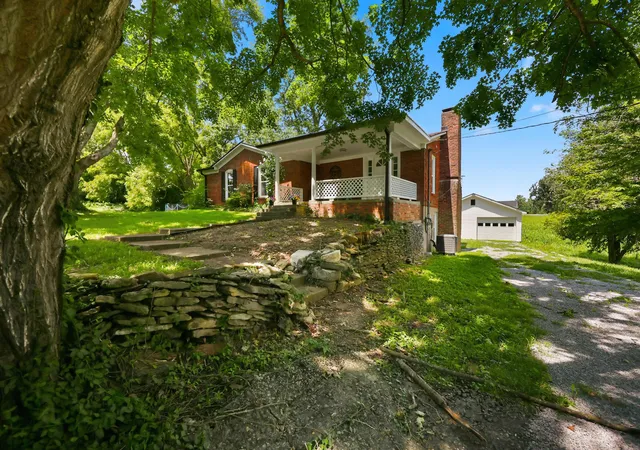Photo 2 of Single family home for sale at 428 Kings Ml Rd, Danville, KY 40422 | MLS# 25506701 | Listing updated on 2026-08-20