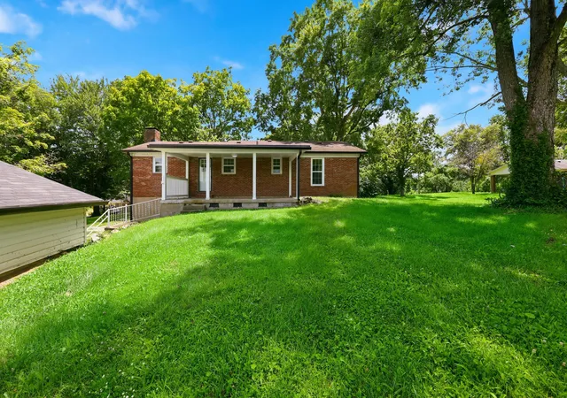 Photo 3 of Single family home for sale at 428 Kings Ml Rd, Danville, KY 40422 | MLS# 25506701 | Listing updated on 2026-08-20