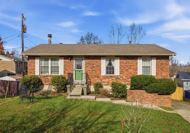 Photo 1 of Single family home for sale at 3205 Elk Lake Ct, Lexington, KY 40517 | MLS# 25506691 | Listing updated on 2025-12-07