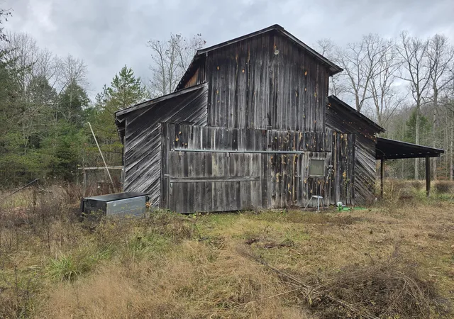 Photo 2 of Single family home for sale at 124 Buggs Ln, London, KY 40744 | MLS# 25507245 | Listing updated on 2025-12-03