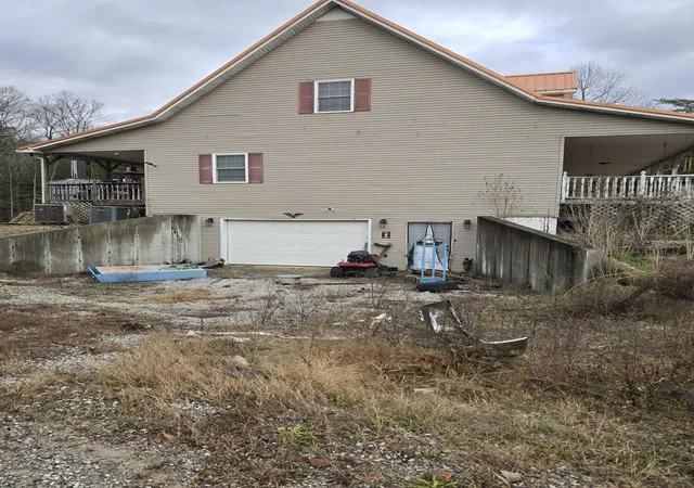 Photo 3 of Single family home for sale at 124 Buggs Ln, London, KY 40744 | MLS# 25507245 | Listing updated on 2025-12-03