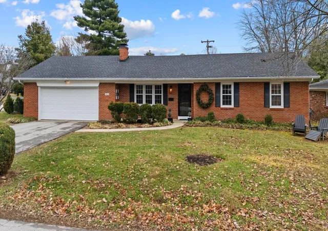 2nd image of 905 Collins Ln, Frankfort, KY 40601 | MLS# 25507039