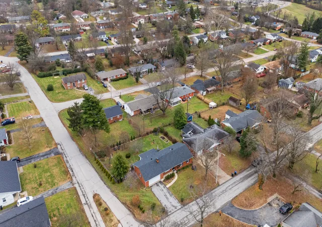 30th image of 905 Collins Ln, Frankfort, KY 40601 | MLS# 25507039