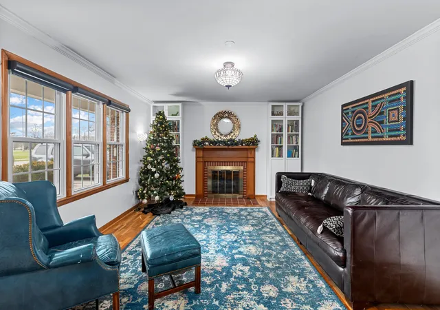 3rd image of 905 Collins Ln, Frankfort, KY 40601 | MLS# 25507039