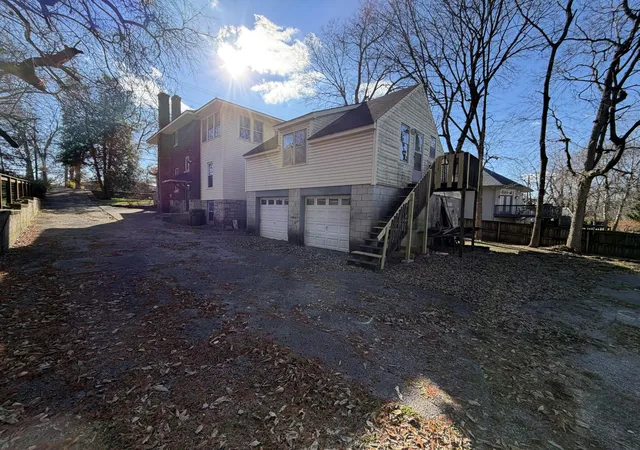 Photo 3 of Single family home for sale at 1613 Versailles Rd, Lexington, KY 40504 | MLS# 25507294 | Listing updated on 2026-10-13