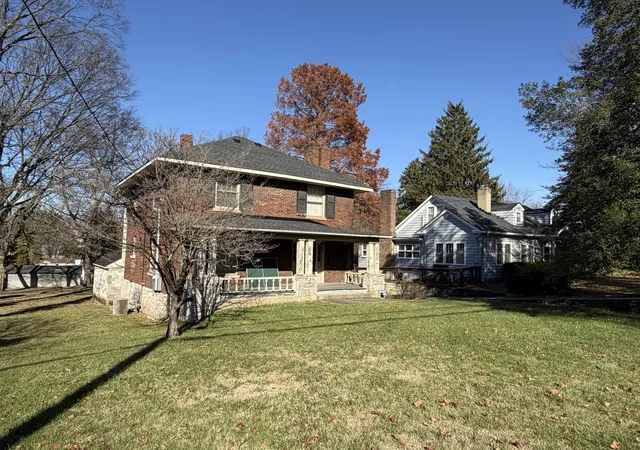 Photo 3 of Single family home for sale at 1613 Versailles Rd, Lexington, KY 40504 | MLS# 25507294 | Listing updated on 2026-10-13