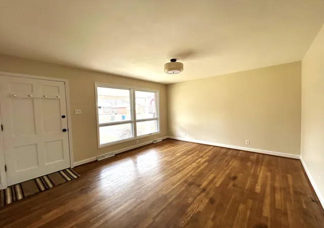 Photo 3 of Single family home for sale at 668 Marshall Ln, Lexington, KY 40505 | MLS# 26000379 | Listing updated on 2026-02-22