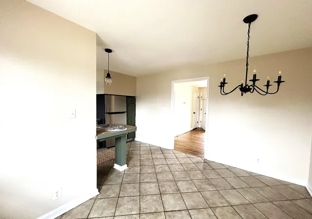 Photo 4 of Single family home for sale at 668 Marshall Ln, Lexington, KY 40505 | MLS# 26000379 | Listing updated on 2026-02-22