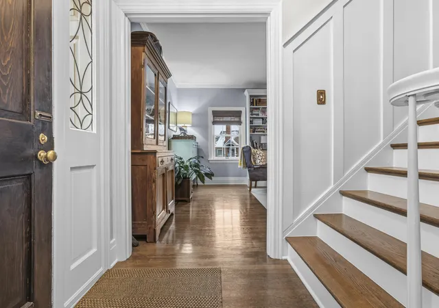 Photo 3 of Single family home for sale at 401 Hart Rd, Lexington, KY 40502 | MLS# 25507163 | Listing updated on 2025-12-10