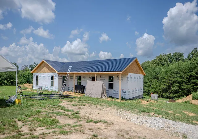 Photo 3 of House for sale at 541 Rosemont Rd, Irvine, KY 40336 | MLS# 25507589 | Listing updated on 2026-07-20