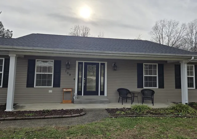 Photo 3 of Sale Pending at 709 Melanie Ln, Somerset, KY 42503 | MLS# 25507188 | Listing updated on 2025-12-30