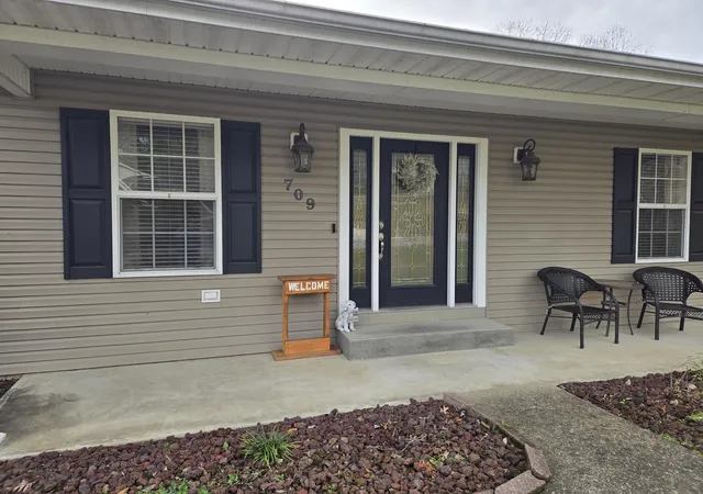 Photo 4 of Sale Pending at 709 Melanie Ln, Somerset, KY 42503 | MLS# 25507188 | Listing updated on 2025-12-30