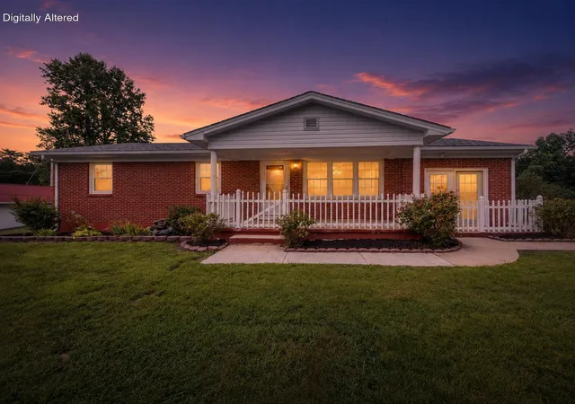 Homes for sale in Irvine, KY | 40 Edwards Rd, Irvine, KY 40336 | MLS# 25507300