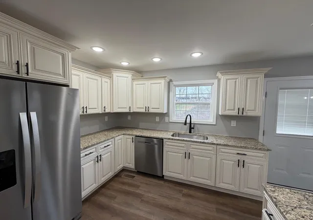 Photo 2 of Sale Pending at 54 Catalpa Ct, London, KY 40744 | MLS# 25507347 | Listing updated on 2026-06-11