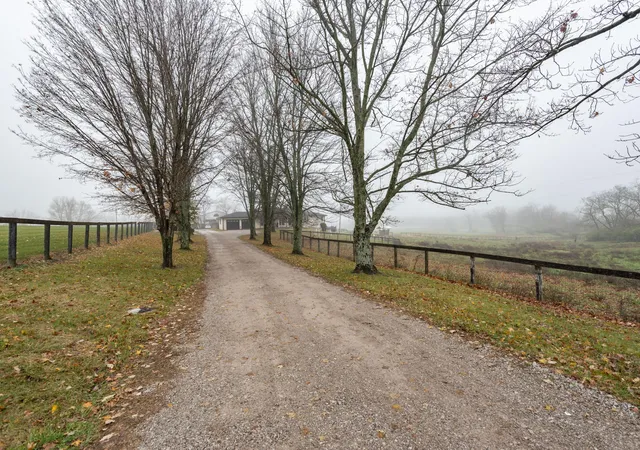 36th image of 850 E Scotts Ferry Rd, Versailles, KY 40383 | MLS# 25507508