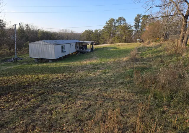 Photo 3 of House for sale at 1971 Willie Green Rd, London, KY 40741 | MLS# 25507518 | Listing updated on 2025-12-07