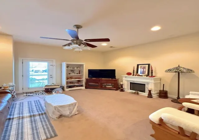 Listing Photo 5 - Condo for sale in building located at 403 Leisure Wy, Richmond, KY 40475