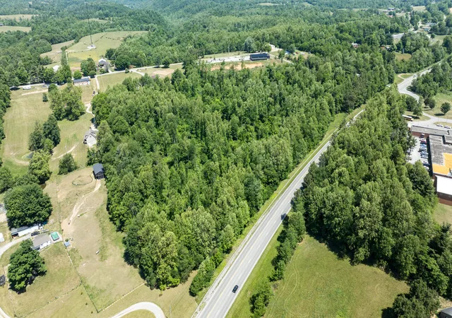 3rd image of 7265 Somerset Rd, Waynesburg, KY 40489 | MLS# 25507817