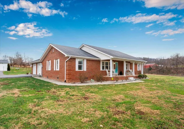 Homes for sale in Gravel Switch, KY | 5425 Us-68, Gravel Switch, KY 40328 | MLS# 25508194