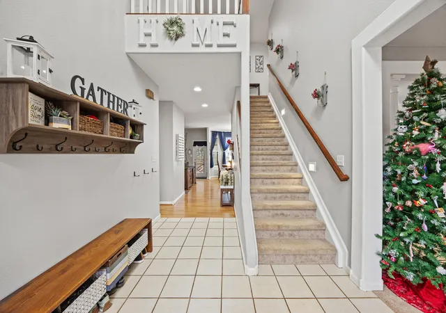 Photo 3 of Single family home for sale at 2704 Timber Oaks Ct, Lexington, KY 40511 | MLS# 25508432 | Listing updated on 2026-01-07