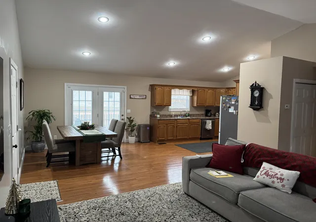 Photo 4 of Single family home for sale at 1277 E Pittsburg Church Rd, London, KY 40741 | MLS# 25508491 | Listing updated on 2025-12-28