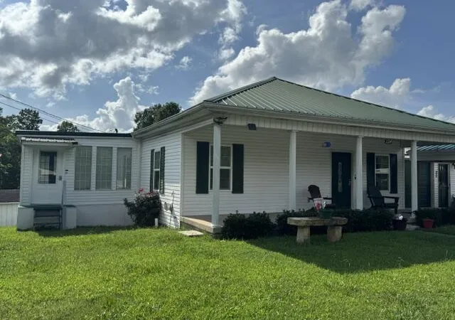 Photo 1 of Single family home for sale at 224 S Main, Whitley City, KY 42653 | MLS# 25508506 | Listing updated on 2026-07-20