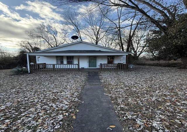 Photo 2 of Single family home for sale at 365 Maple St, Russell Springs, KY 42642 | MLS# 25508561 | Listing updated on 2026-02-17