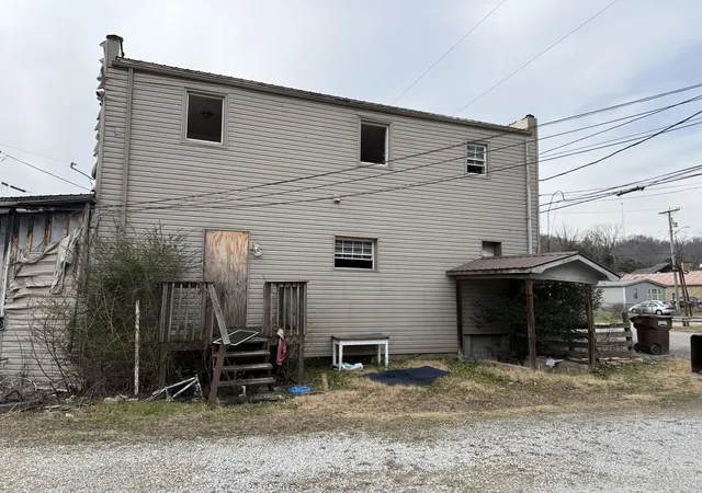 Photo 3 of Multi family home for sale at 2517 N Main St, Hazard, KY 41701 | MLS# 25508577 | Listing updated on 2026-05-29