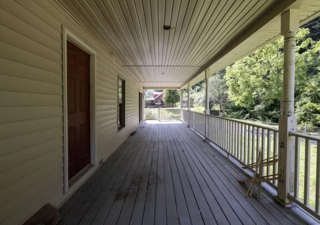Photo 4 of Sale Pending at 939 Right Frk Is Crk Rd, Pikeville, KY 41501 | MLS# 26000001 | Listing updated on 2026-03-08