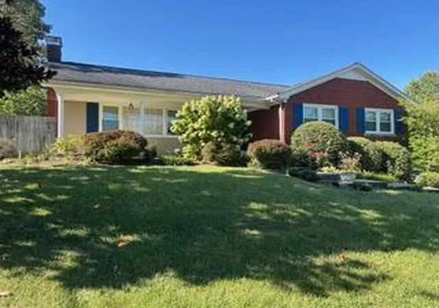 Single family home for sale at 42 Mockingbird Valley Rd, Winchester, KY 40391 | MLS# 26000113