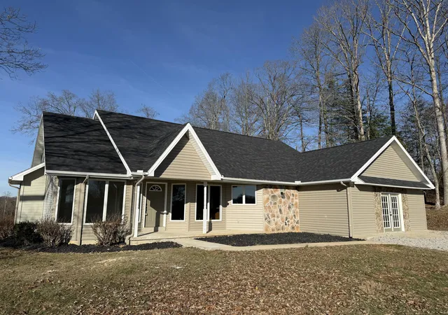 Homes for sale in Eubank, KY | 12637 Us-27, Eubank, KY 42567 | MLS# 26000186