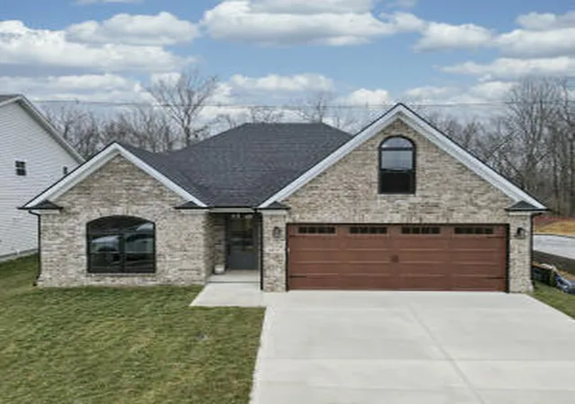 Photo 3 of Sale Pending at 4225 Buttermilk Rd, Lexington, KY 40509 | MLS# 26000073 | Listing updated on 2026-10-13