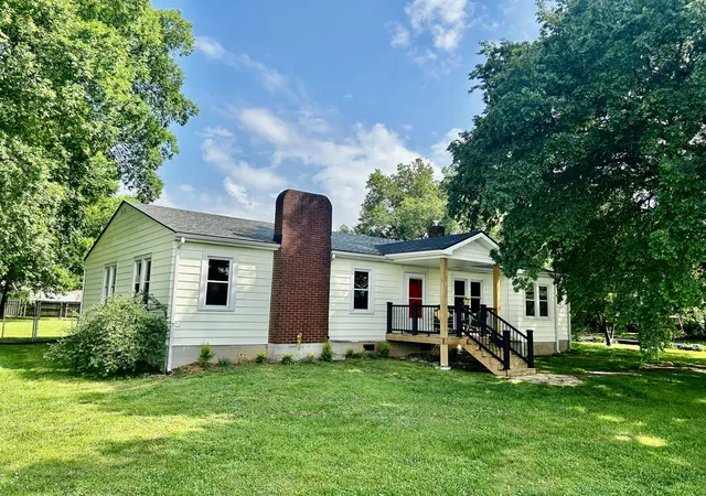 Homes for sale in Paris, KY | 44 Horseshoe Dr, Paris, KY 40361 | MLS# 26000104